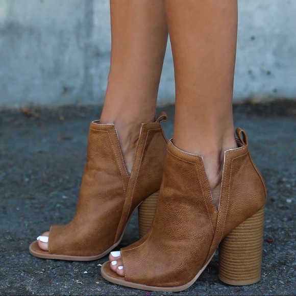 Shoes - 1 LEFT CLEARANCE-NO OFFERS‼️Side Slit Bootie